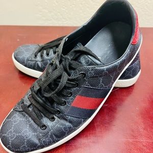 Stylish Gucci Mens sneakers.